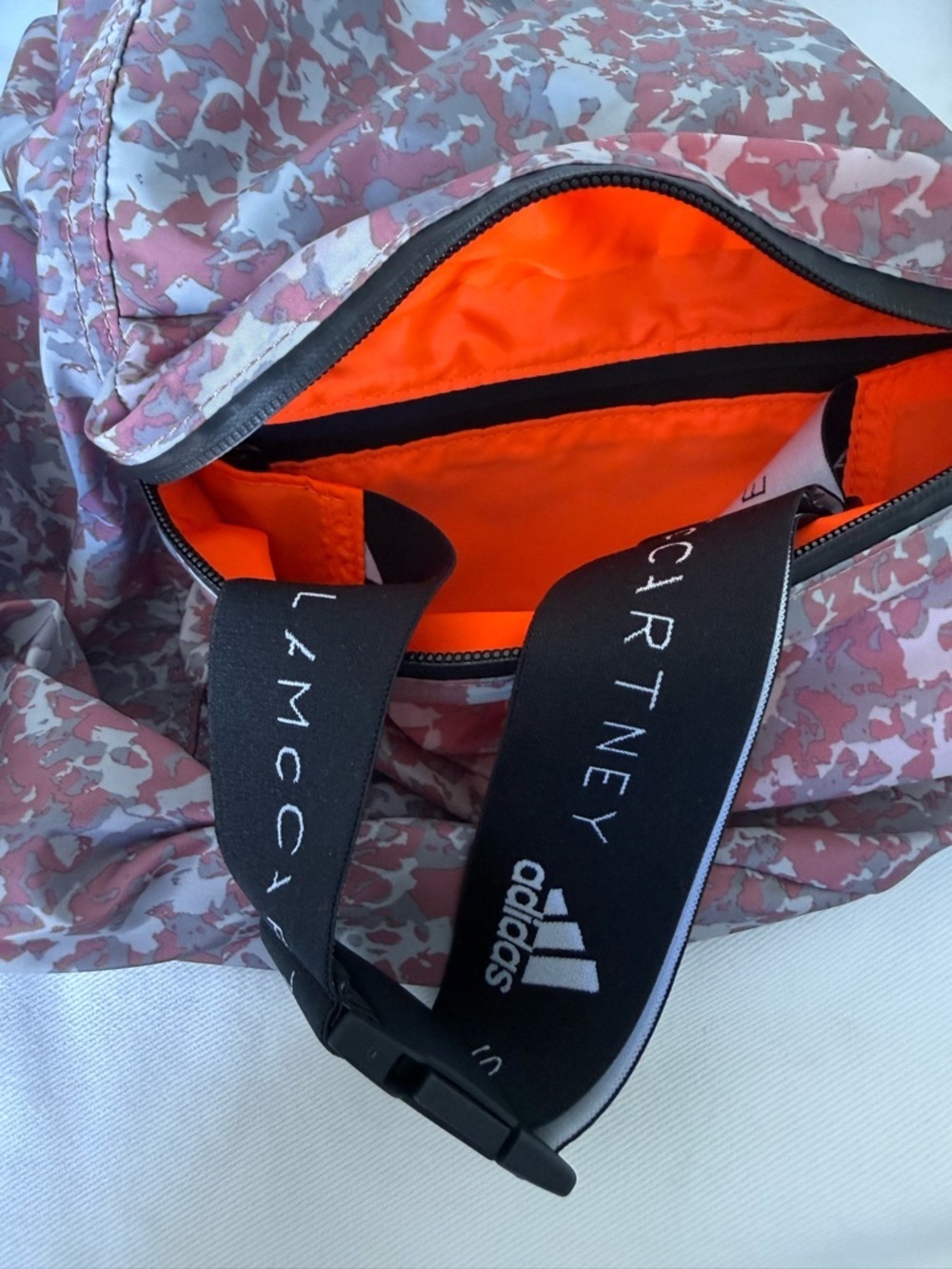 adidas Stella McCartney Pink Camo Drawstring Bag with Orange Interior - Picture 2 of 4
